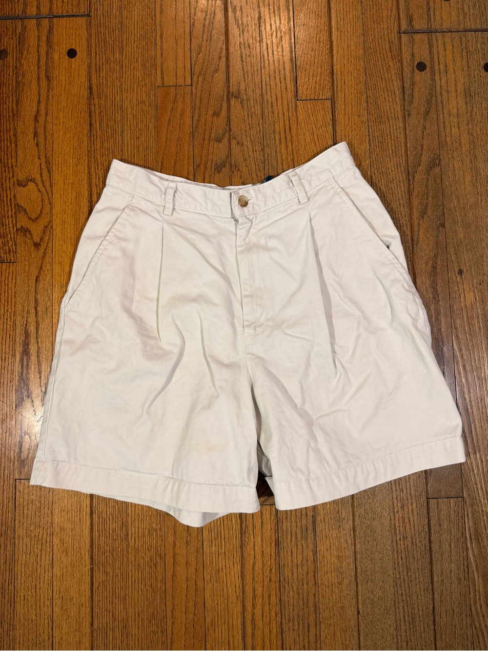 Vintage Gap Pleated Chino Shorts. 100% Cotton Made In USA. Women’s Size 10.